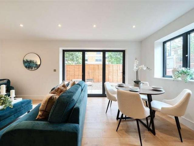 Flat for sale in London Borough of Ealing, Perivale