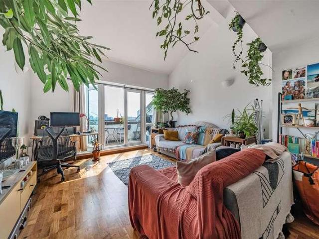 Flat for sale in Old Ford, Bow