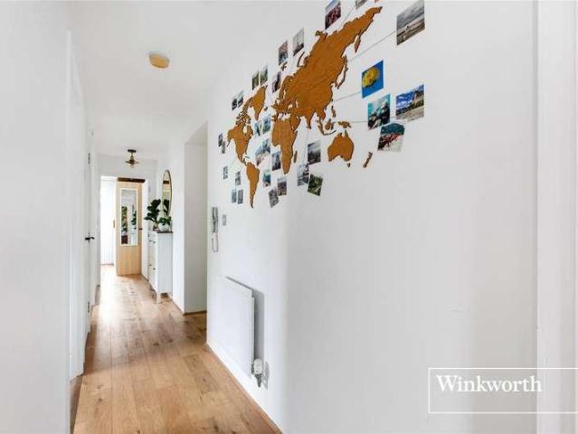 Flat for sale in High Barnet, Isle Of Man