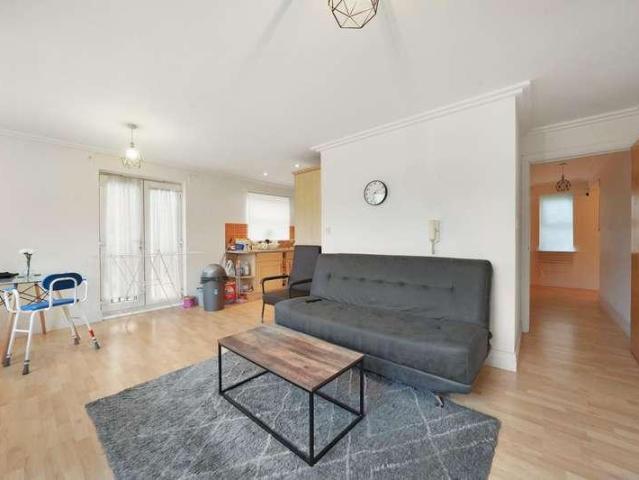 Flat for sale in Hendon, Greater London