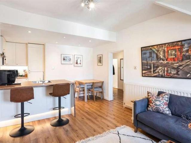 Flat for sale in Belsize Park, Greater London