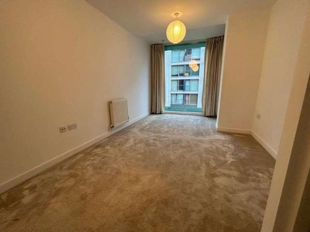 Flat for sale in Hayes, Greater London