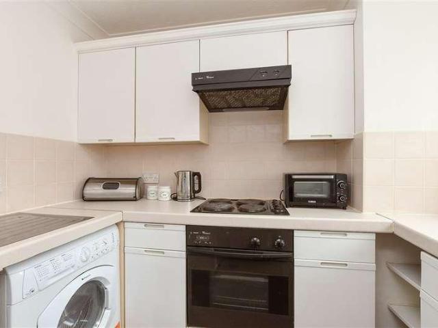 Flat for sale in Rose Hill, Pachesham Park