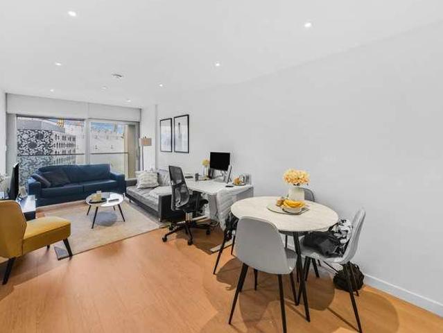 Flat for sale in Greenwich Peninsula, Greater London