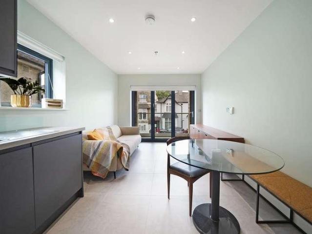 Flat for sale in London Borough of Croydon, Greater London