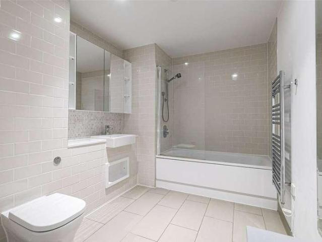 Flat for sale in Browning Estate, Greater London