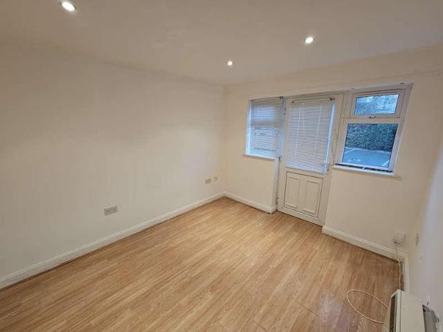 Flat for sale in Spring Park, Luton