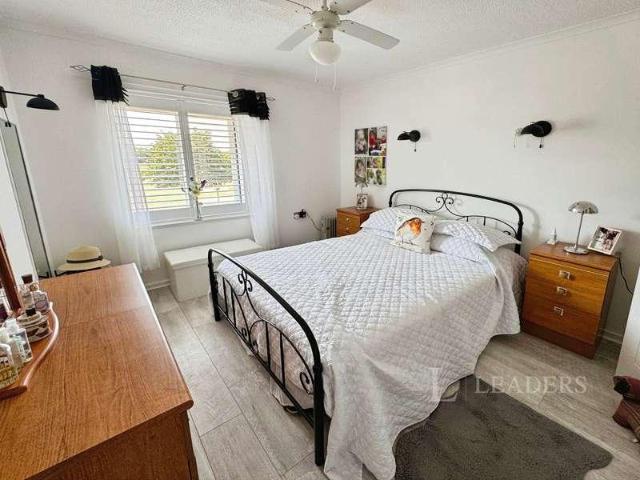 Flat for sale in Dale Hill, Essex
