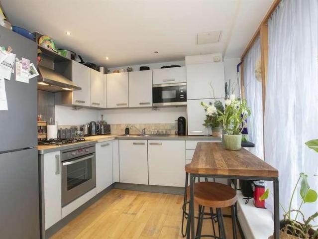 Flat for sale in Nunhead, Greater London