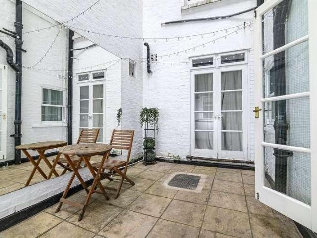 Flat for sale in Bayswater, Greater London