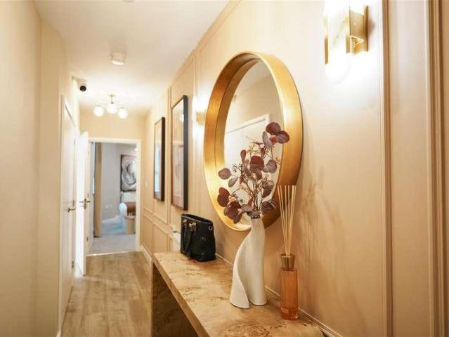 Flat for sale in London Borough of Ealing, Greater London