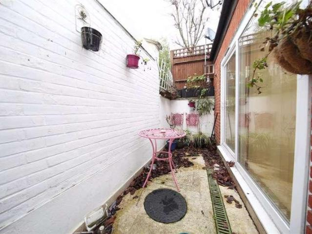 Flat for sale in West Hampstead, Greater London