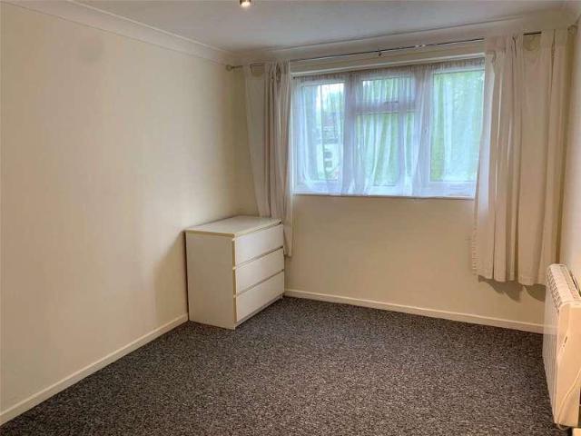 Flat for sale in Warley, Brentwood