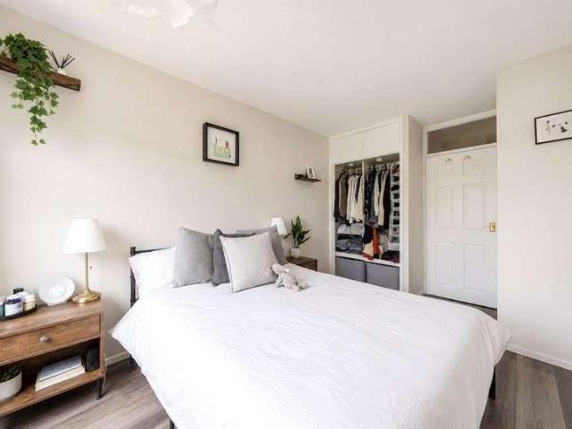 Flat for sale in Southfields, Greater London