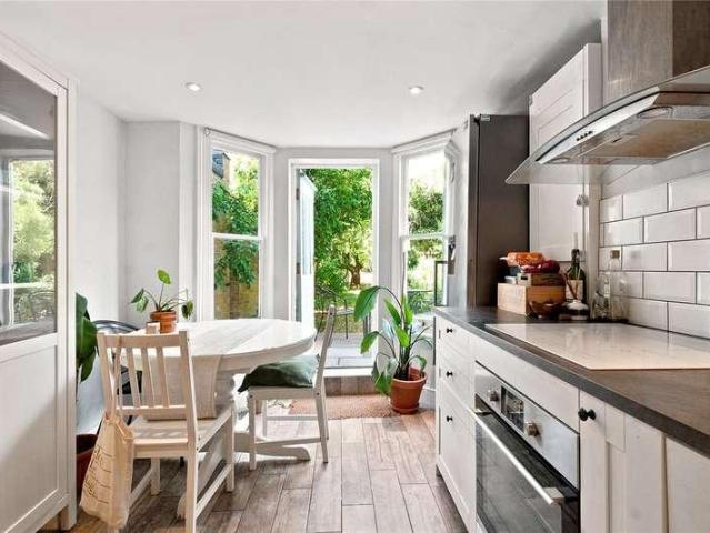 Flat for sale in Bellenden, Greater London