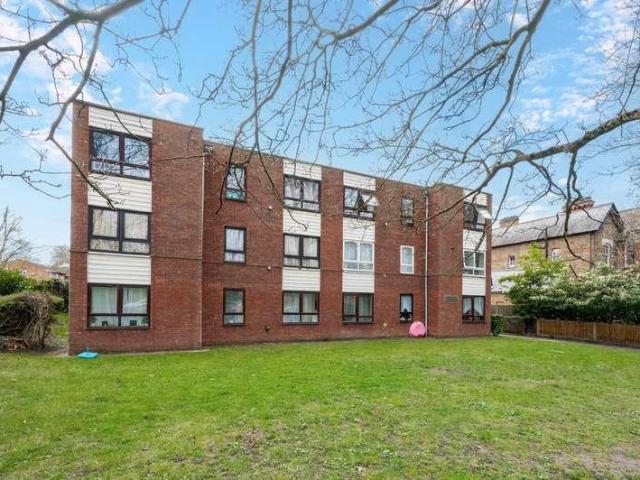 Flat for sale in Beckenham, Greater London