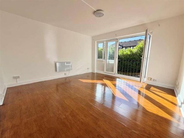 Flat for sale in West Didsbury, Manchester