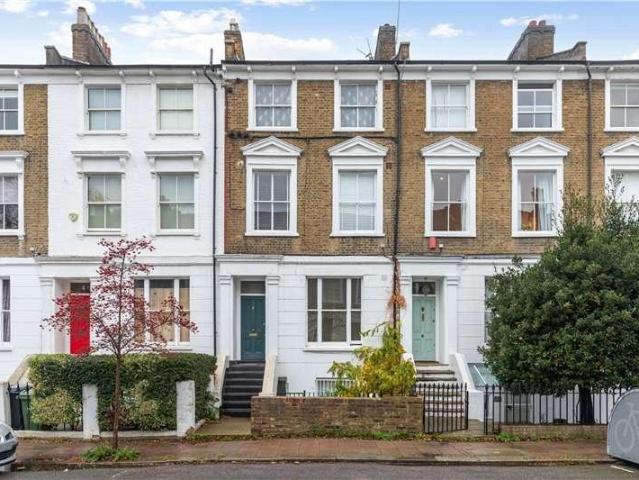 Flat for sale in Stockwell, Greater London