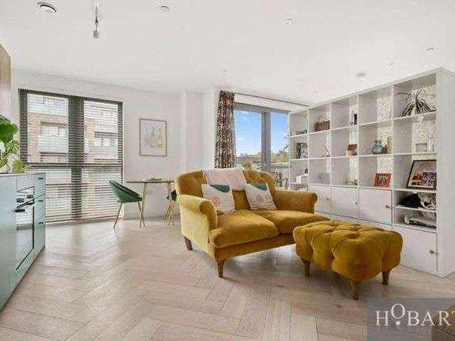 Flat for sale in Hornsey, Greater London