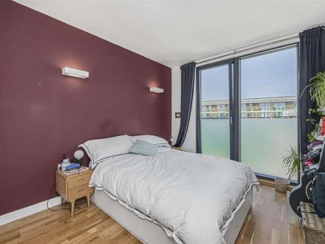 Flat for sale in Brixton, Greater London
