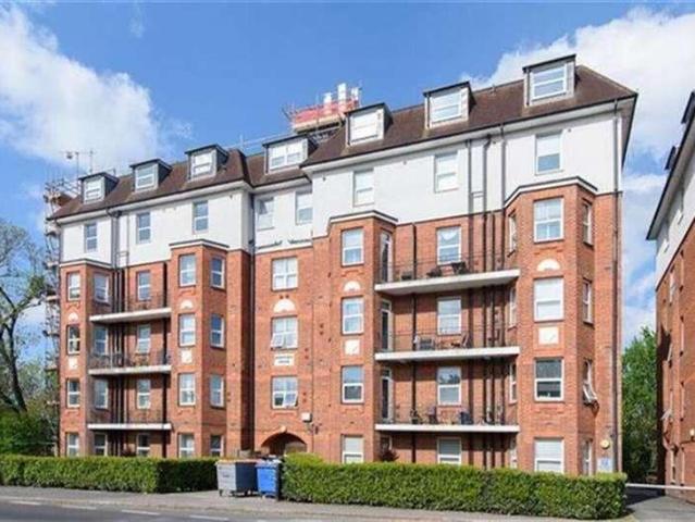 Flat for sale in Brent Cross, Greater London