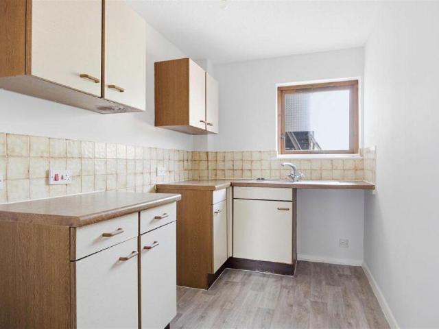 Flat for sale in Yiewsley, Greater London