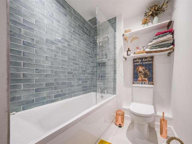 Flat for sale in Windsor, Clewer Green