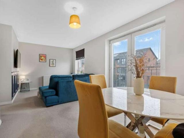 Flat for sale in Renfrew, Ferry Village