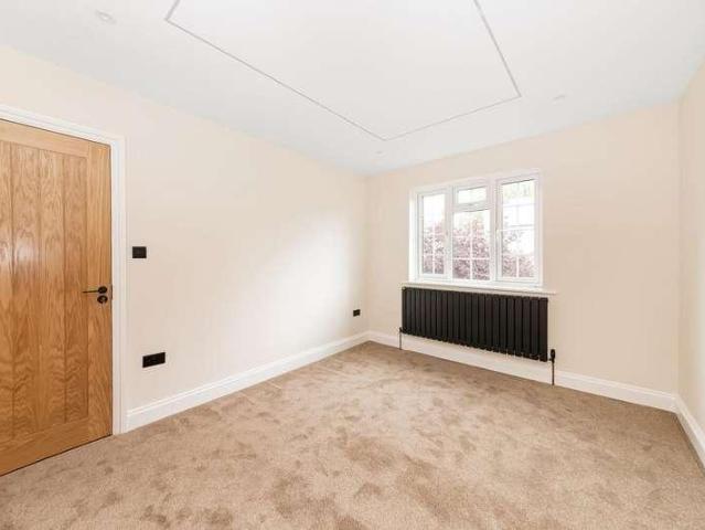 Flat for sale in Crystal Palace, Greater London