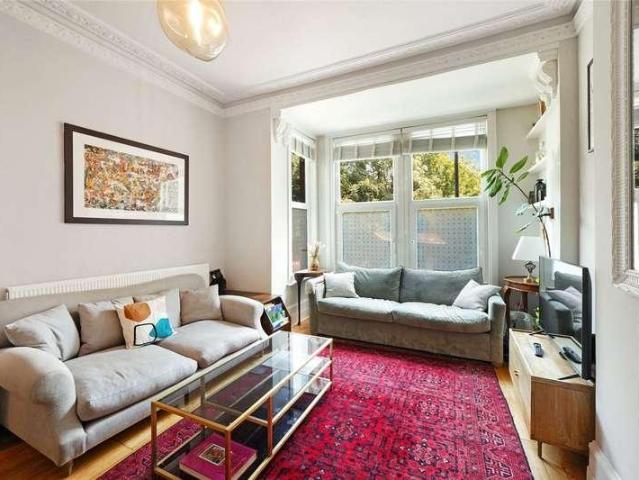Flat for sale in Archway, Greater London