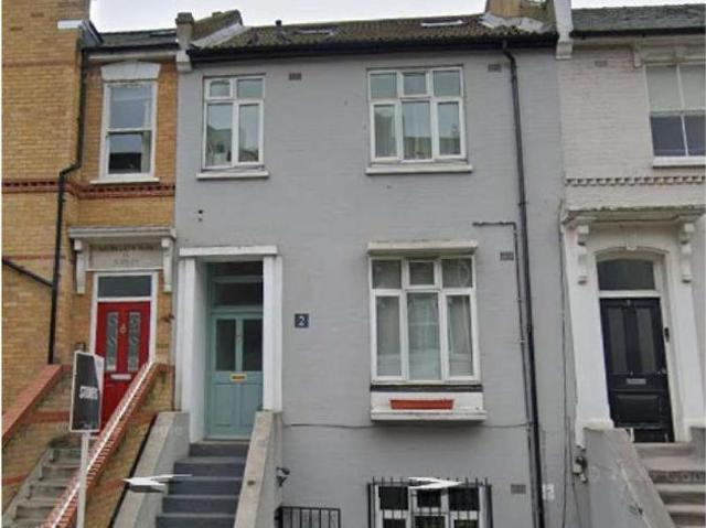 Flat for sale in Shacklewell, Greater London