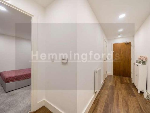 Flat for sale in Barnsbury, Greater London