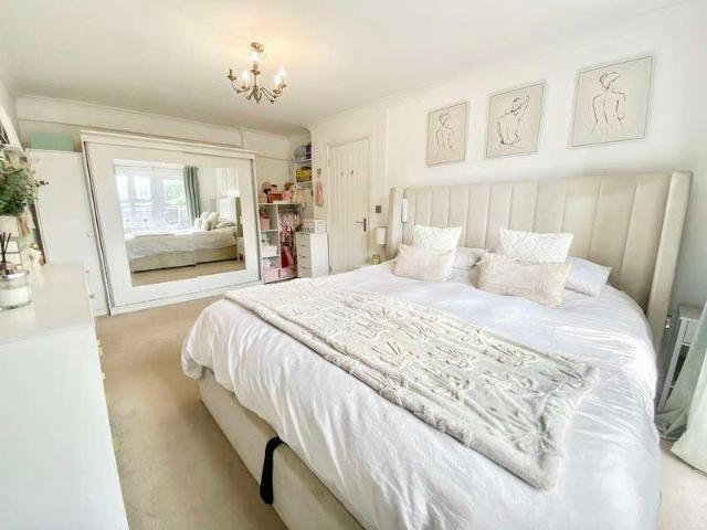 Flat for sale in Tricketts Cross, Ferndown