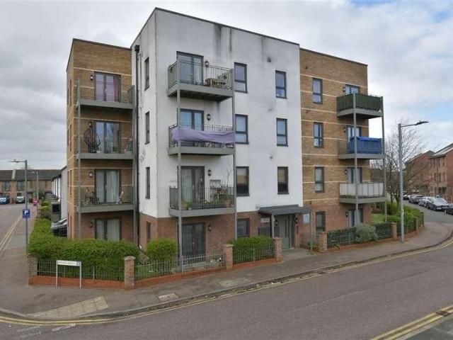 Flat for sale in Greater London