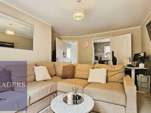 Flat for sale in Sudbury, Chelmondiston
