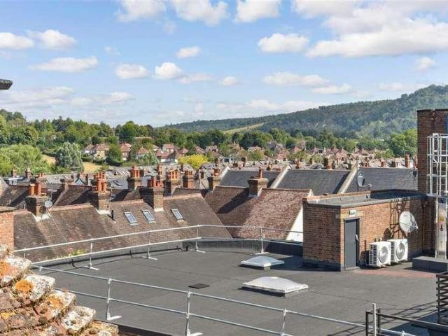 Flat for sale in Pachesham Park, Surrey