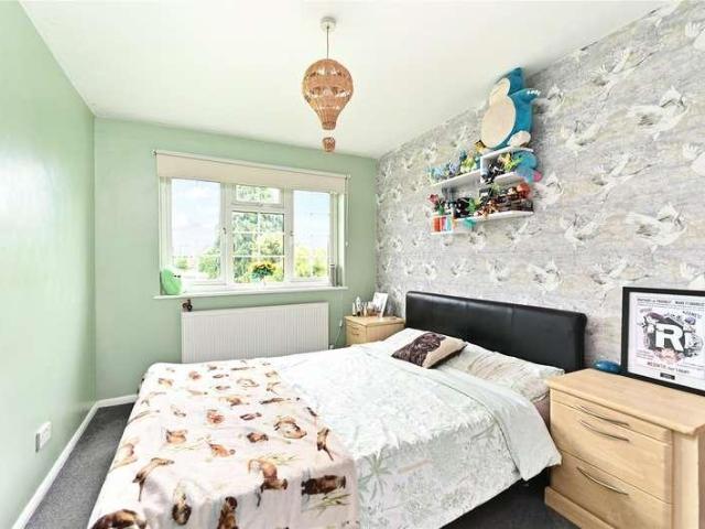 Flat for sale in Littleton Common, Lower Halliford