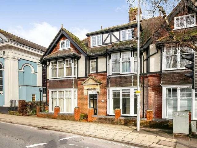 Flat for sale in Hampshire