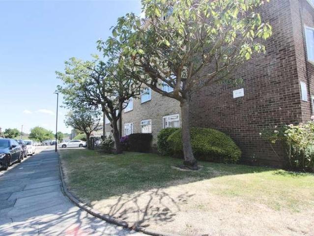 Flat for sale in Southgate, Oakwood