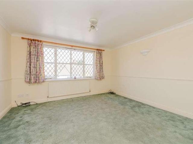 Flat for sale in Brompton, Gillingham