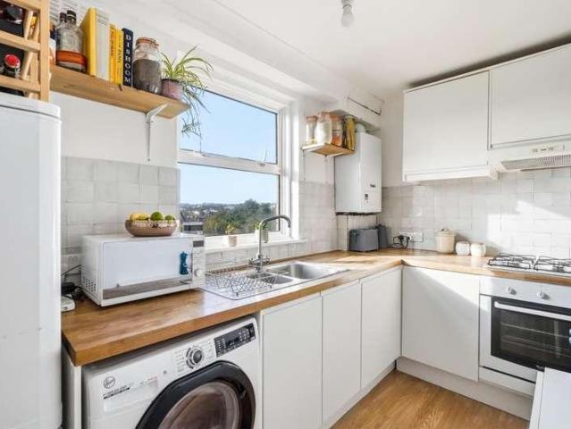 Flat for sale in West Dulwich, Greater London