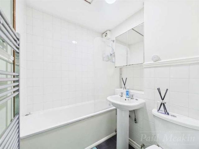 Flat for sale in Croydon, Forestdale Flat for sale in Croydon, Forestdale