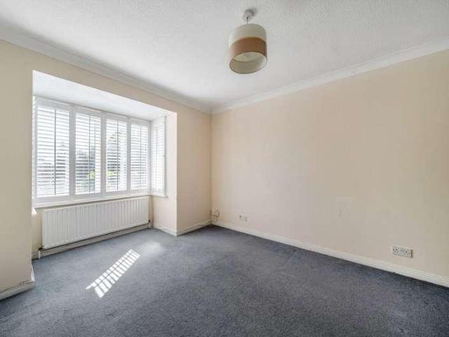 Flat for sale in Woodbridge Hill, Westborough