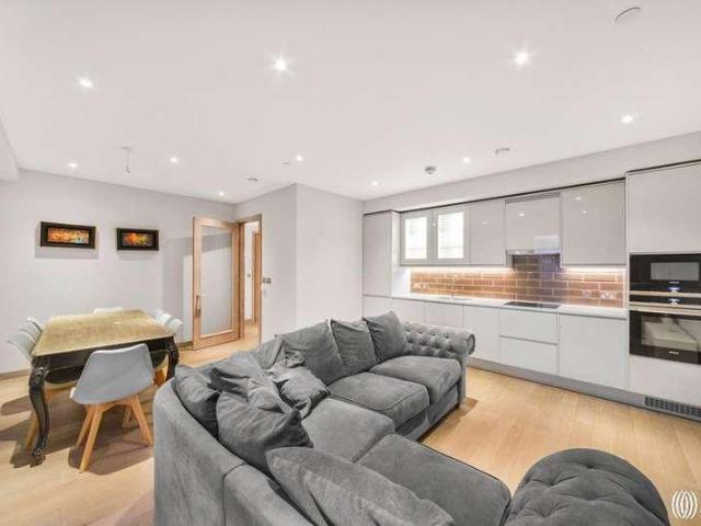 Flat for sale in Wandsworth, Greater London