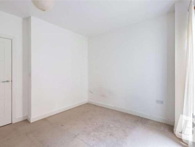 Flat for sale in Dagenham, Barking And Dagenham