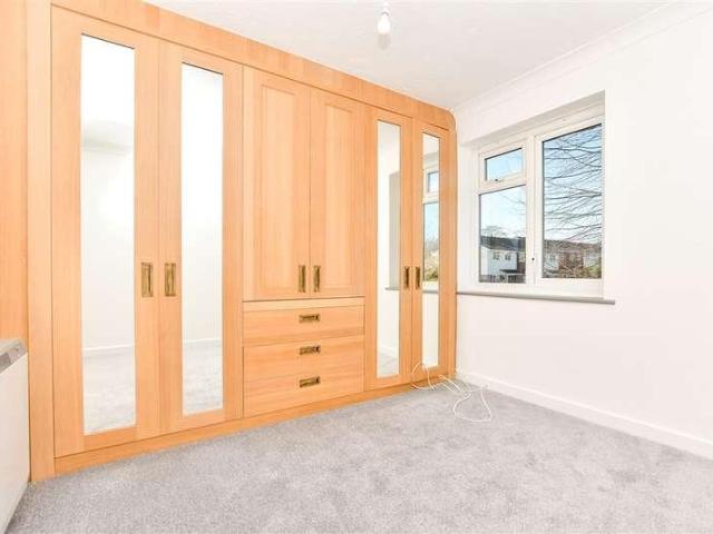 Flat for sale in Rose Hill, Pachesham Park