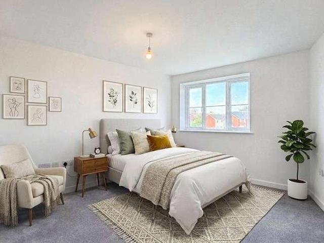 Flat for sale in Chipping Hill, Essex