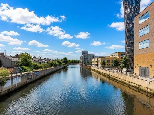 Flat for sale in Stratford Marsh, Greater London