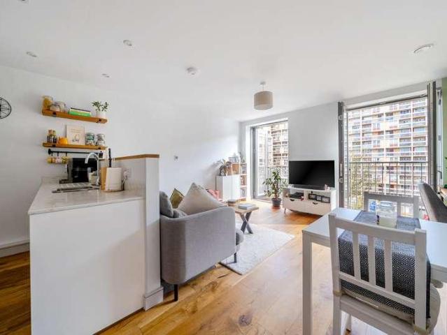 Flat for sale in Redcliffe, Feckenham