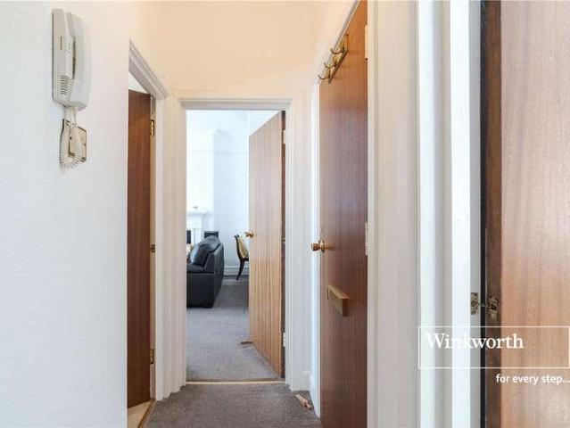 Flat for sale in Pokesdown, Bournemouth